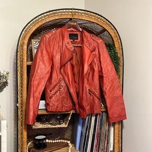 Buckle leather jacket